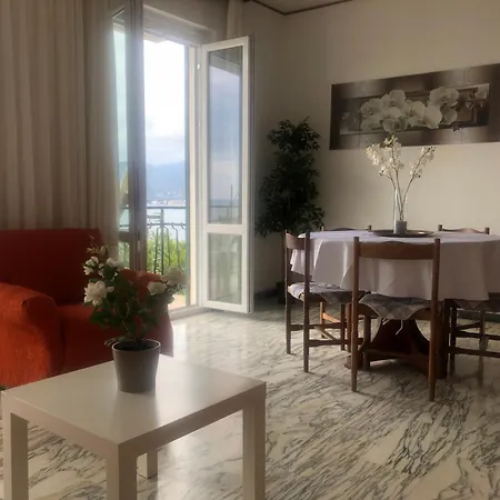 Davanti Al Mare, Fra Portofino E Le 5 Terre - In Front Of The Sea, Between Portofino And The 5 Terre * Zoagli