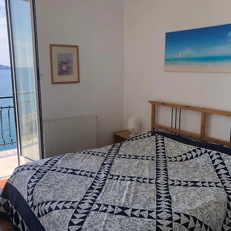 Davanti Al Mare, Fra Portofino E Le 5 Terre - In Front Of The Sea, Between Portofino And The 5 Terre