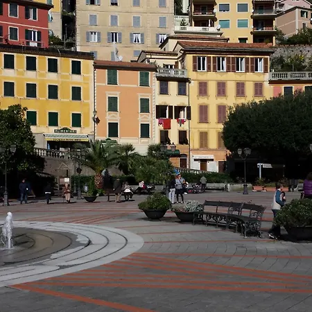Davanti Al Mare, Fra Portofino E Le 5 Terre - In Front Of The Sea, Between Portofino And The 5 Terre * Zoagli