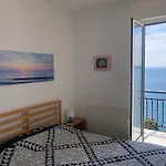 Davanti Al Mare, Fra Portofino E Le 5 Terre - In Front Of The Sea, Between Portofino And The 5 Terre * زواليي
