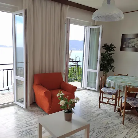 公寓 Davanti Al Mare, Fra Portofino E Le 5 Terre - In Front Of The Sea, Between Portofino And The 5 Terre 佐阿利