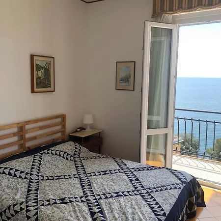 Davanti Al Mare, Fra Portofino E Le 5 Terre - In Front Of The Sea, Between Portofino And The 5 Terre