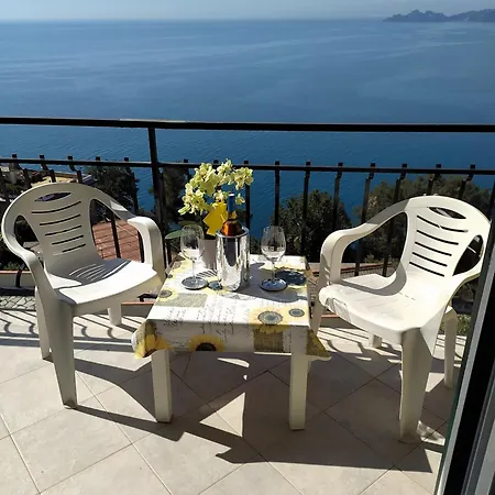 Davanti Al Mare, Fra Portofino E Le 5 Terre - In Front Of The Sea, Between Portofino And The 5 Terre 佐阿利