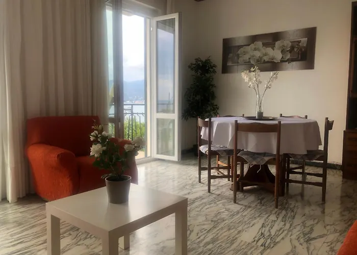 Davanti Al Mare, Fra Portofino E Le 5 Terre - In Front Of The Sea, Between Portofino And The 5 Terre * Zoagli
