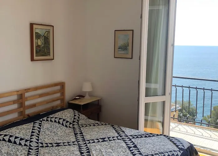 Davanti Al Mare, Fra Portofino E Le 5 Terre - In Front Of The Sea, Between Portofino And The 5 Terre