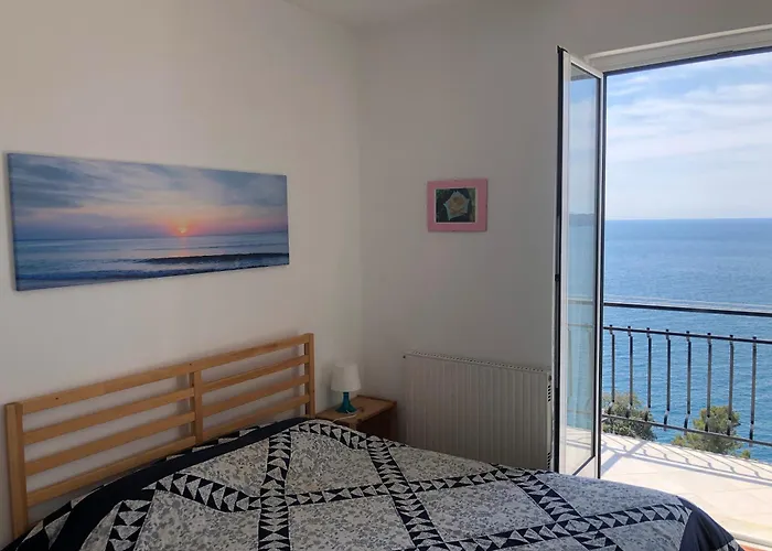 Davanti Al Mare, Fra Portofino E Le 5 Terre - In Front Of The Sea, Between Portofino And The 5 Terre * Zoagli