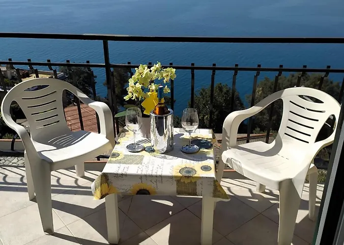Davanti Al Mare, Fra Portofino E Le 5 Terre - In Front Of The Sea, Between Portofino And The 5 Terre Zoagli